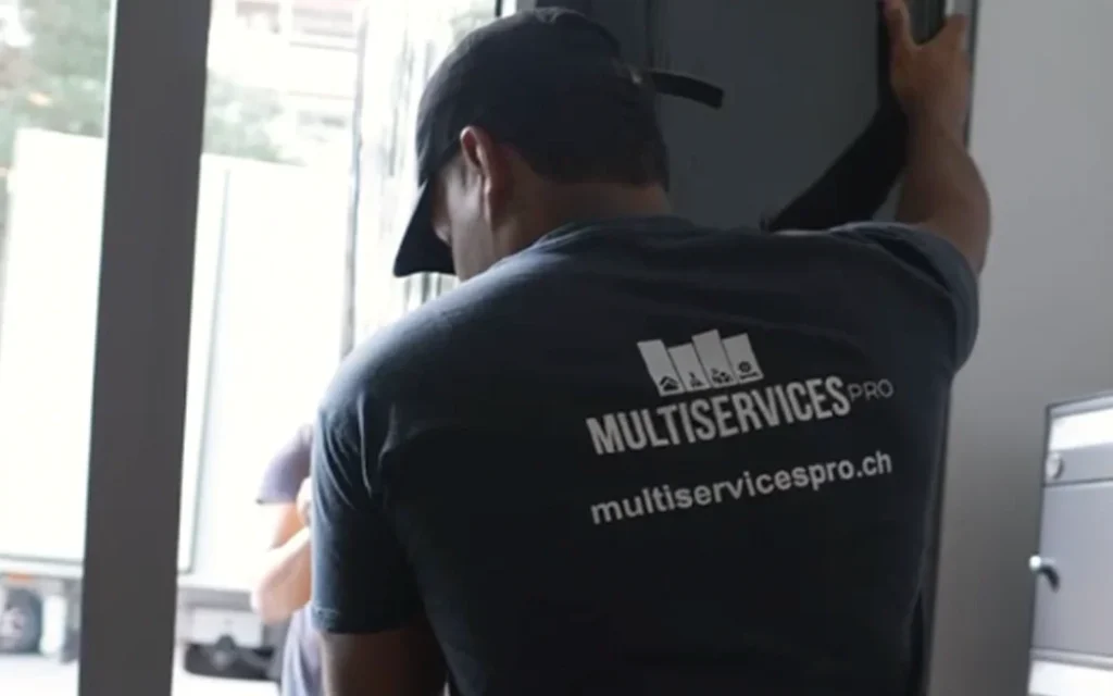 professionnel multiservices faisant du déménagement